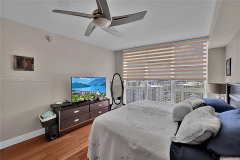 Condo in Hallandale Beach, Florida, 3 bedrooms  № 2145701 - photo 18