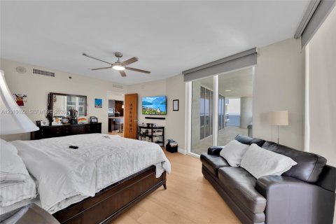 Condo in Hallandale Beach, Florida, 3 bedrooms  № 2145701 - photo 17