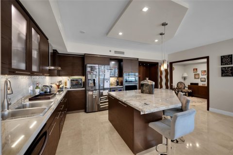 Condo in Hallandale Beach, Florida, 3 bedrooms  № 2145701 - photo 12