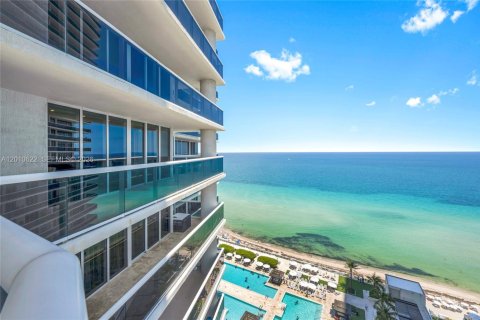 Condo in Hallandale Beach, Florida, 3 bedrooms  № 2145701 - photo 27