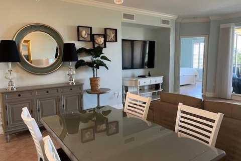 Condo in New Smyrna Beach, Florida, 2 bedrooms  № 1650208 - photo 8