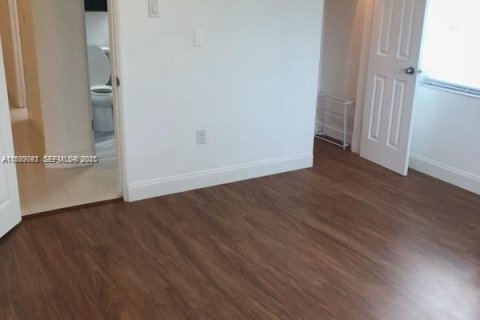 Copropriété à louer à Miami Beach, Floride: 2 chambres, 65.03 m2 № 1988582 - photo 12