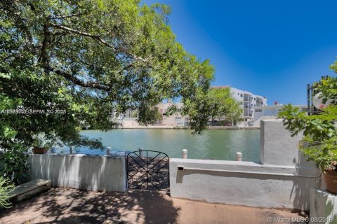 Copropriété à louer à Miami Beach, Floride: 2 chambres, 65.03 m2 № 1988582 - photo 4