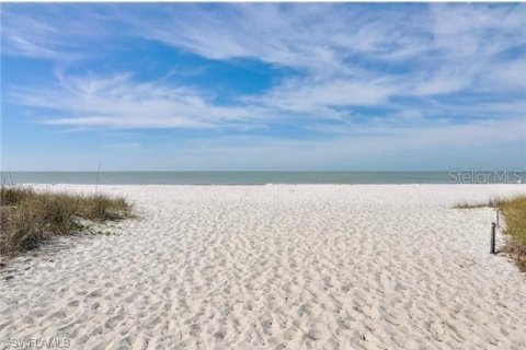 Condo in Naples, Florida, 2 bedrooms  № 1853845 - photo 2