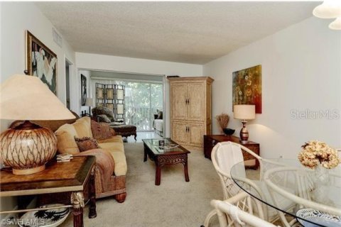 Condo in Naples, Florida, 2 bedrooms  № 1853845 - photo 4