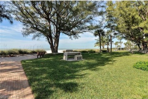 Condo in Naples, Florida, 2 bedrooms  № 1853845 - photo 16
