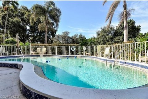 Condo in Naples, Florida, 2 bedrooms  № 1853845 - photo 3