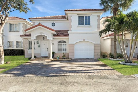 Townhouse in Hialeah, Florida 3 bedrooms, 172.8 sq.m. № 2005828