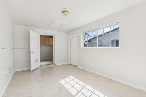 House in Pompano Beach, Florida 4 bedrooms, 170.38 sq.m. № 1783881 - photo 24