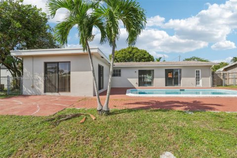 House in Pompano Beach, Florida 4 bedrooms, 170.38 sq.m. № 1783881 - photo 30