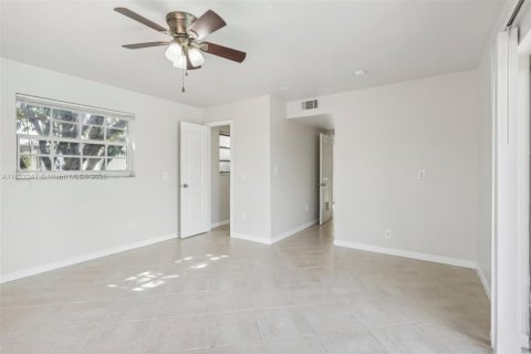 House in Pompano Beach, Florida 4 bedrooms, 170.38 sq.m. № 1783881 - photo 19