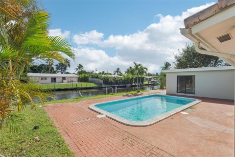 House in Pompano Beach, Florida 4 bedrooms, 170.38 sq.m. № 1783881 - photo 28
