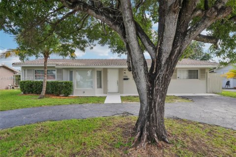 House in Pompano Beach, Florida 4 bedrooms, 170.38 sq.m. № 1783881 - photo 2