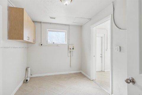 House in Pompano Beach, Florida 4 bedrooms, 170.38 sq.m. № 1783881 - photo 16