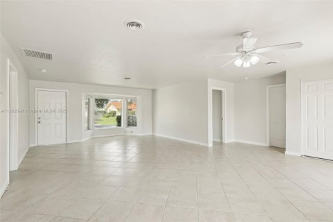 House in Pompano Beach, Florida 4 bedrooms, 170.38 sq.m. № 1783881 - photo 4