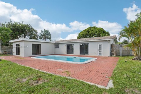 House in Pompano Beach, Florida 4 bedrooms, 170.38 sq.m. № 1783881 - photo 29