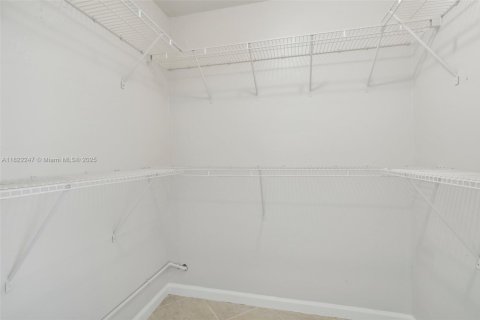 House in Pompano Beach, Florida 4 bedrooms, 170.38 sq.m. № 1783881 - photo 17