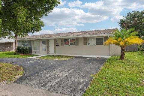 House in Pompano Beach, Florida 4 bedrooms, 170.38 sq.m. № 1783881 - photo 3