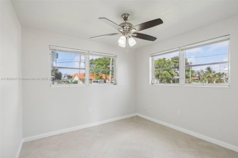House in Pompano Beach, Florida 4 bedrooms, 170.38 sq.m. № 1783881 - photo 13