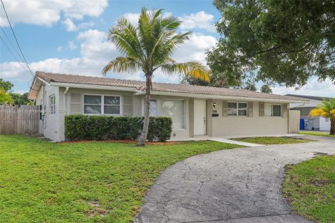 House in Pompano Beach, Florida 4 bedrooms, 170.38 sq.m. № 1783881 - photo 1