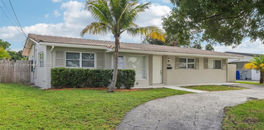 House in Pompano Beach, Florida 4 bedrooms, 170.38 sq.m. № 1783881