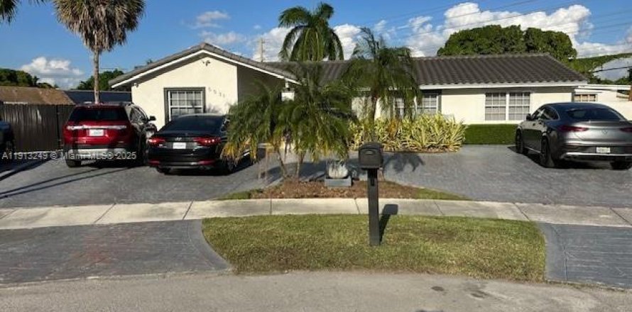 Villa ou maison à Miami, Floride 5 chambres, 165.18 m2 № 1970934