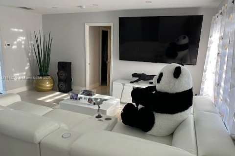 Villa ou maison à louer à Miami, Floride: 5 chambres, 165.18 m2 № 1970934 - photo 4