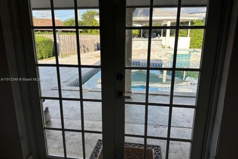 Villa ou maison à louer à Miami, Floride: 5 chambres, 165.18 m2 № 1970934 - photo 6
