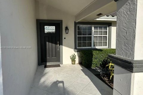 Villa ou maison à louer à Miami, Floride: 5 chambres, 165.18 m2 № 1970934 - photo 10