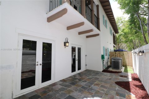 Touwnhouse à louer à Miami, Floride: 3 chambres, 259.38 m2 № 2076069 - photo 23