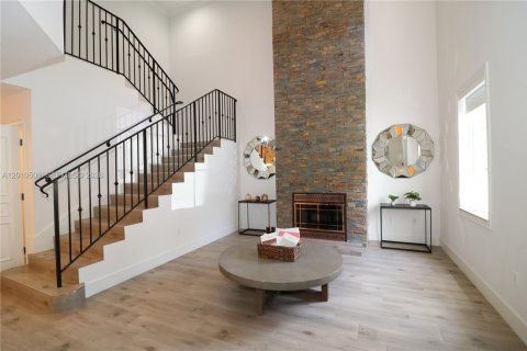 Touwnhouse à louer à Miami, Floride: 3 chambres, 259.38 m2 № 2076069 - photo 5
