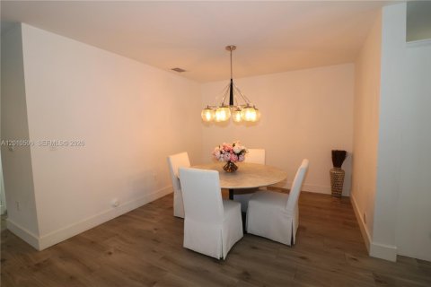 Touwnhouse à louer à Miami, Floride: 3 chambres, 259.38 m2 № 2076069 - photo 10