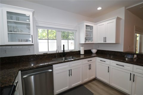 Touwnhouse à louer à Miami, Floride: 3 chambres, 259.38 m2 № 2076069 - photo 14