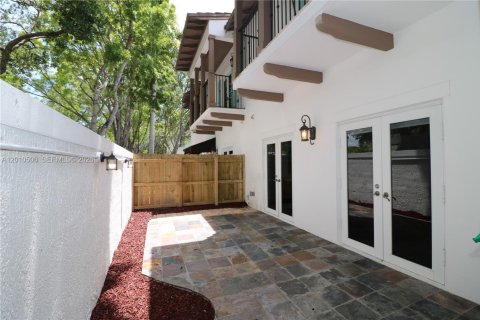 Touwnhouse à louer à Miami, Floride: 3 chambres, 259.38 m2 № 2076069 - photo 24