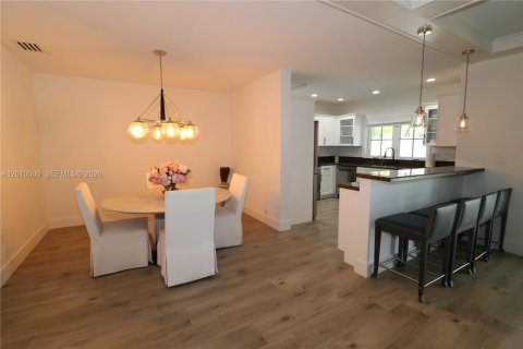 Touwnhouse à louer à Miami, Floride: 3 chambres, 259.38 m2 № 2076069 - photo 9