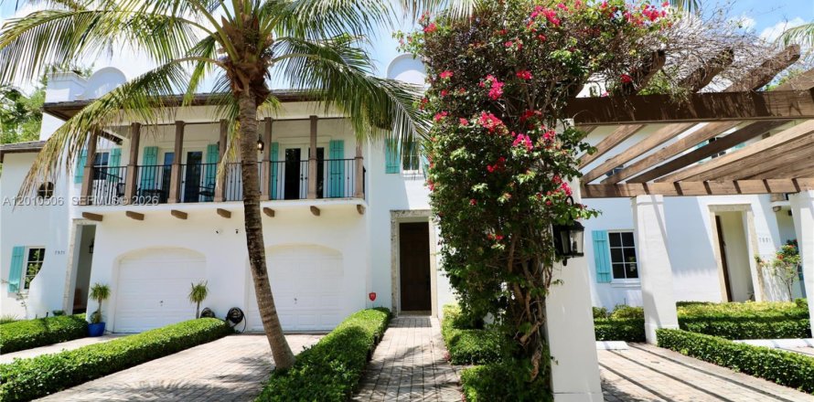 Touwnhouse à Miami, Floride 3 chambres, 259.38 m2 № 2076069