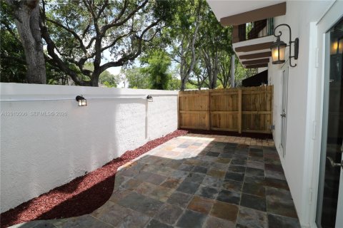 Touwnhouse à louer à Miami, Floride: 3 chambres, 259.38 m2 № 2076069 - photo 22