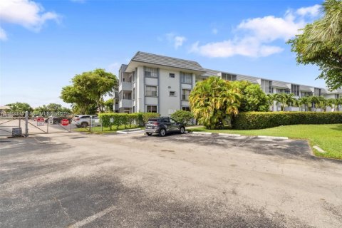 Copropriété à louer à Hialeah, Floride: 2 chambres, 83.8 m2 № 1976968 - photo 2