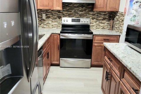 Copropriété à louer à Hialeah, Floride: 2 chambres, 83.8 m2 № 1976968 - photo 6