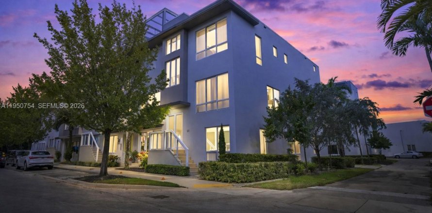 Таунхаус в LANDMARK в Дорал, Флорида 4 спальни, 229.28м2 № 2007678