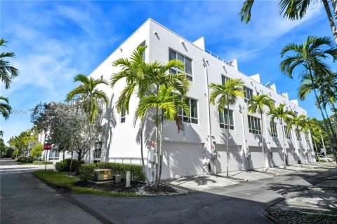 Купить таунхаус в Дорал, Флорида 4 спальни, 229.28м2, № 2007678 - фото 3