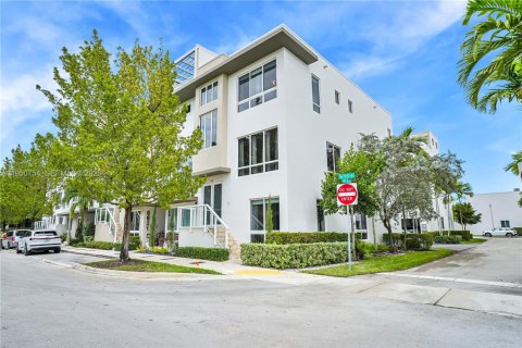 Купить таунхаус в Дорал, Флорида 4 спальни, 229.28м2, № 2007678 - фото 2