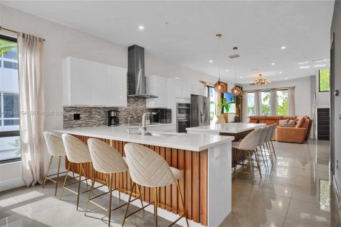 Купить таунхаус в Дорал, Флорида 4 спальни, 229.28м2, № 2007678 - фото 12