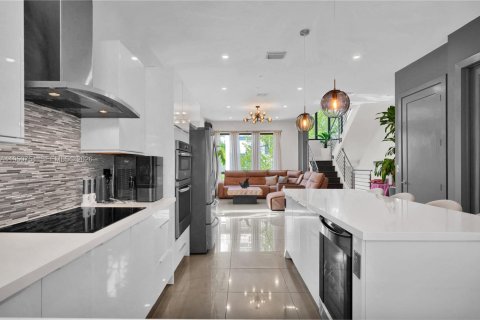 Купить таунхаус в Дорал, Флорида 4 спальни, 229.28м2, № 2007678 - фото 9