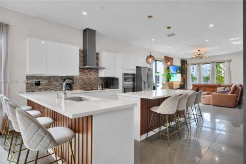 Купить таунхаус в Дорал, Флорида 4 спальни, 229.28м2, № 2007678 - фото 11