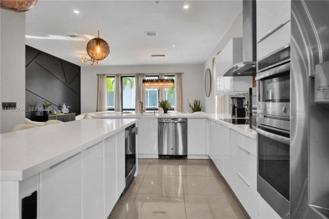 Купить таунхаус в Дорал, Флорида 4 спальни, 229.28м2, № 2007678 - фото 10