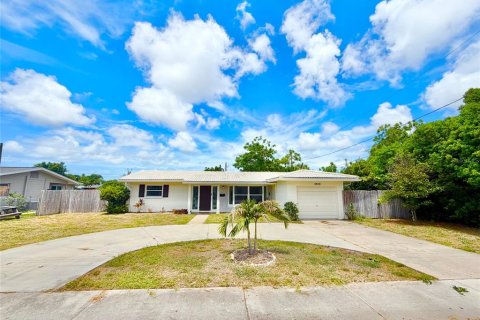 House in Saint Petersburg, Florida 2 bedrooms, 120.77 sq.m. № 2224738 - photo 28