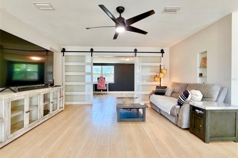 House in Saint Petersburg, Florida 2 bedrooms, 120.77 sq.m. № 2224738 - photo 5