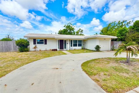House in Saint Petersburg, Florida 2 bedrooms, 120.77 sq.m. № 2224738 - photo 3