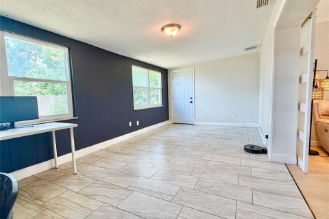 House in Saint Petersburg, Florida 2 bedrooms, 120.77 sq.m. № 2224738 - photo 13